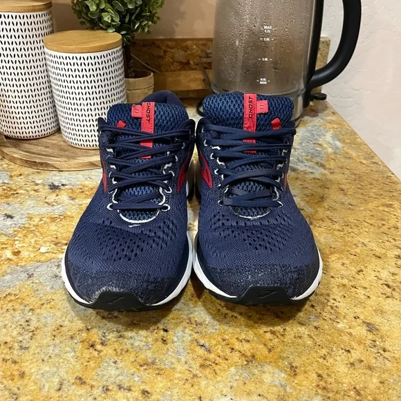 Brooks Ghost 11 size 10 - Picture 2 of 9